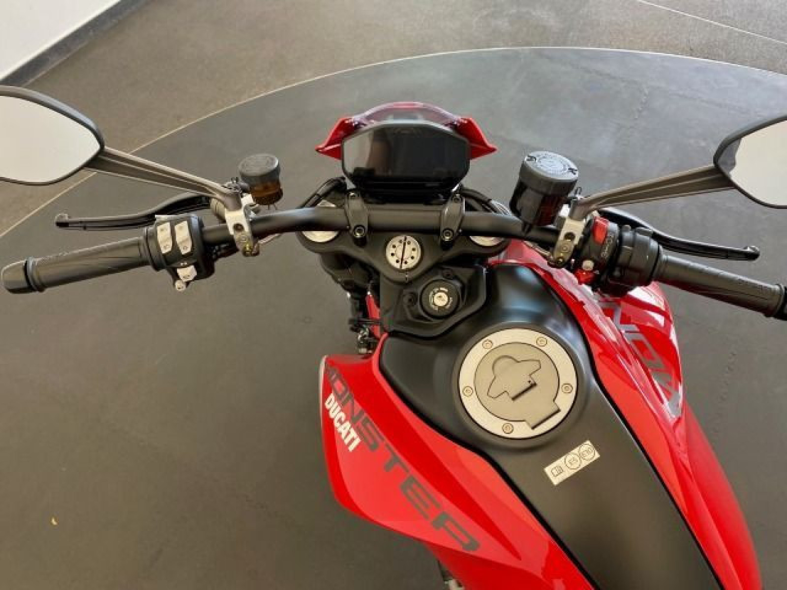 Ducati - Monster +_4