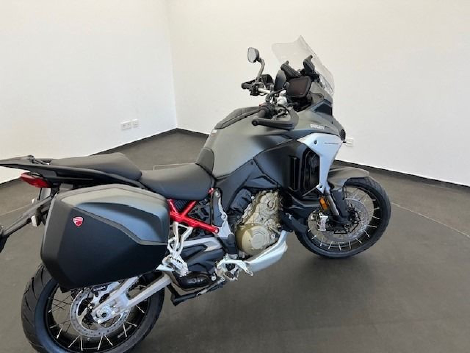 Ducati - Multistrada V4 S_4